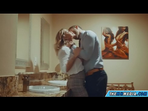 ❤️ Kun povekas blondi viettelee sinut julkisessa vessassa ☑ Pornovideo at fi.redpornpictures.ru